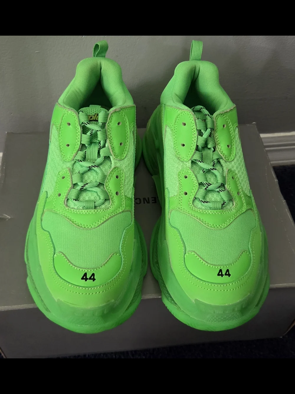 Balenciaga Triple S Green. Size 11 (44) . Excellent Condition - Picture 2 of 13